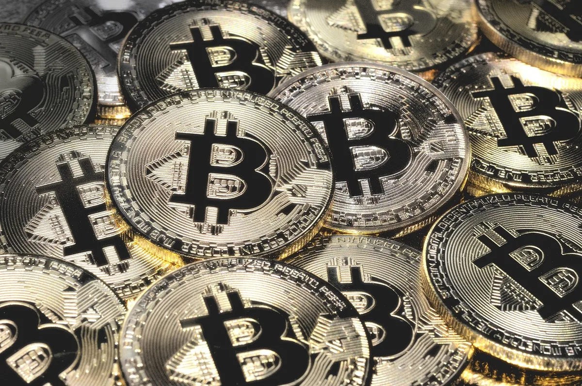 Illustration for: Bitcoin Gives Back Early Gains Ahead of Fed as Strategy Wins Vote for Daily Dividends
