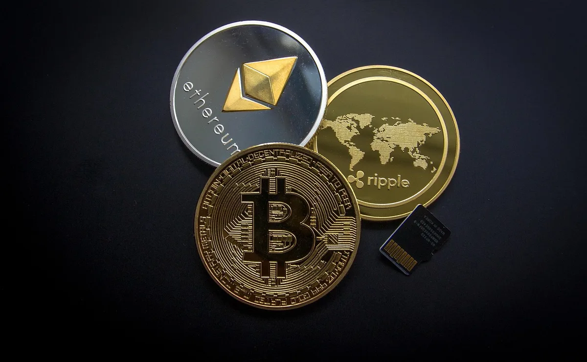 Illustration for: Bitcoin Holds Near $77,000 as Binance Keeps Withdrawals Paused and Promises Reserve Proof by Monday