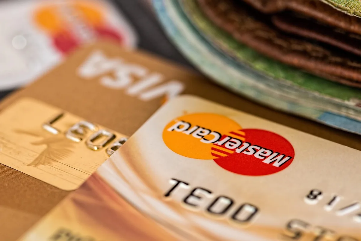 Illustration for: Visa Tops Fourth-Quarter Estimates but Shares Slip on Slower 2027 Outlook